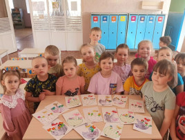 Кружок "Творческая мастерская" под руководством педагогов дополнительного образования Руденко Ю. М. и Антипиной А. Н. продолжает свою работу. Кружок "Творческая мастерская" под руководством педагогов дополнительного образования Руденко Ю. М. и Антипиной А. Н. продолжает свою работу.